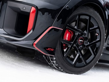 Mini John Cooper Works - Na lodzie i śniegu
